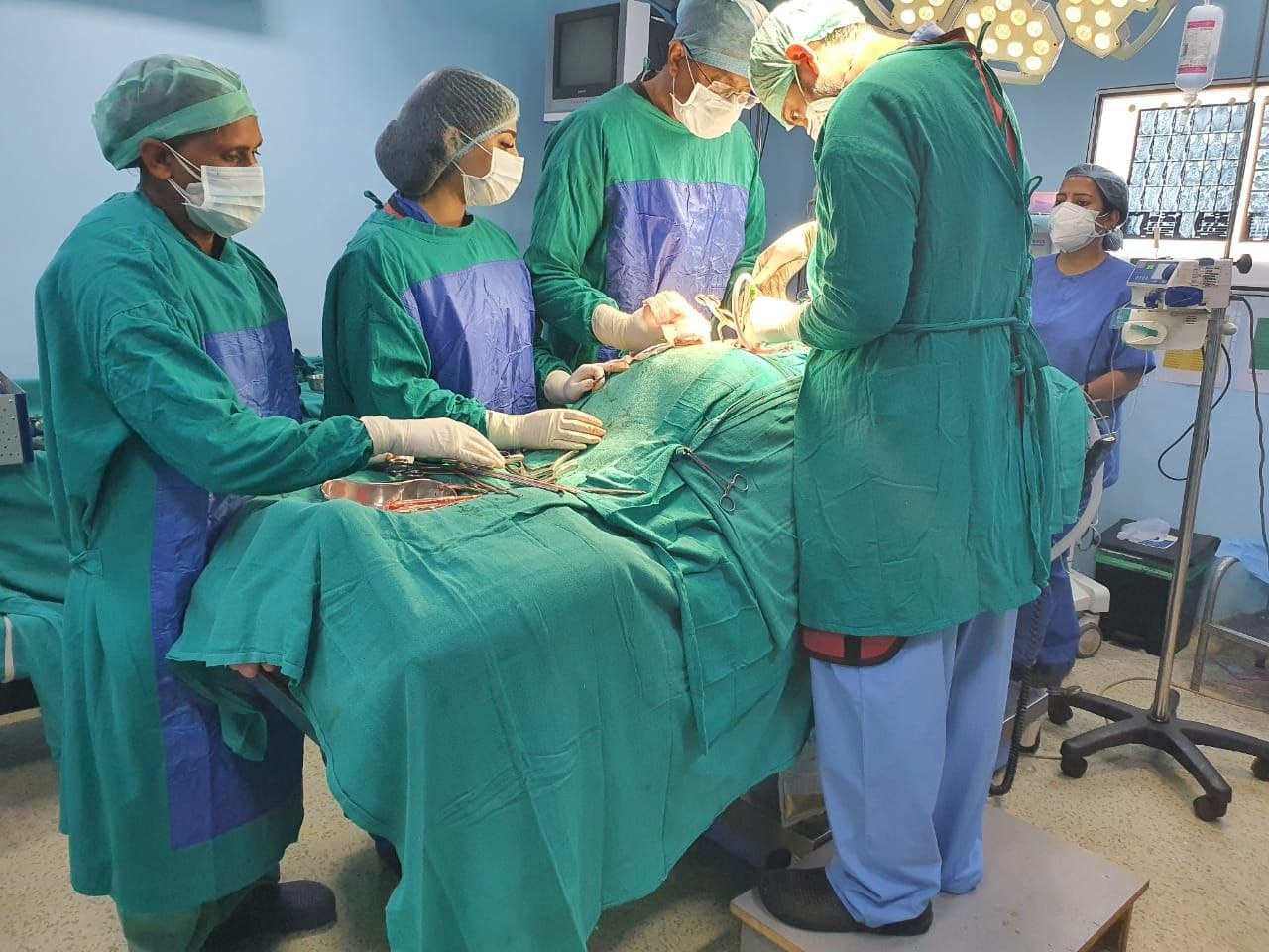 Dr. Neelabh orthopedic surgeon Karol Bagh clinic