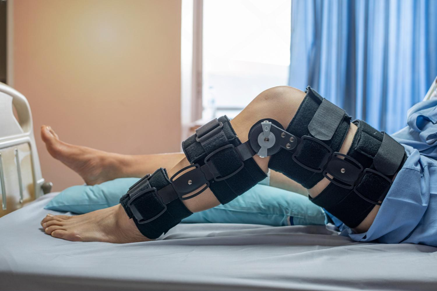 Post-operative knee brace with adjustable range of motion in Delhi