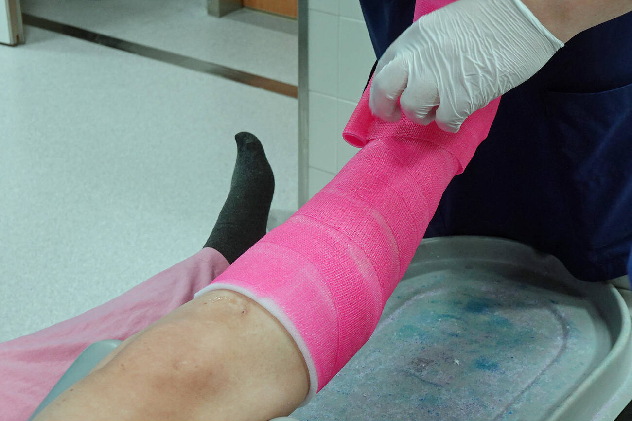Trauma Management in Delhi - patient receiving fracture care